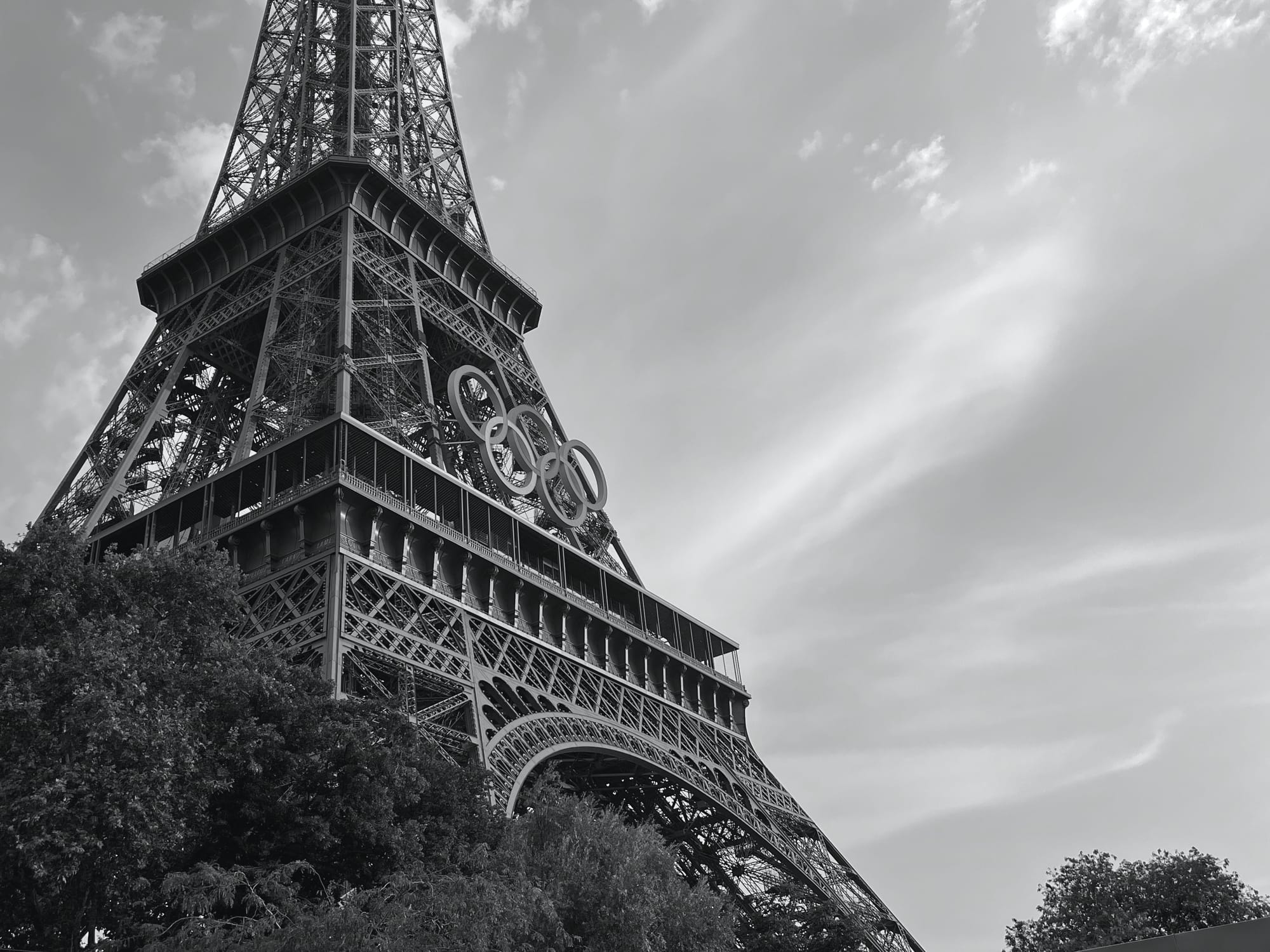 Eiffel tower with olympic rings